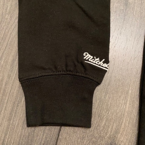 Mitchell & Ness Vancouver Grizzlies Iridescent Totem Black Silver Crewneck NWT - Picture 4 of 7